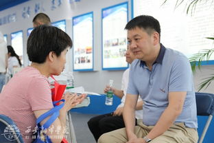 第六届陕西高等教育博览会暨招生咨询会盛大开幕——西安翻译学院展区现场火爆，教育咨询成焦点